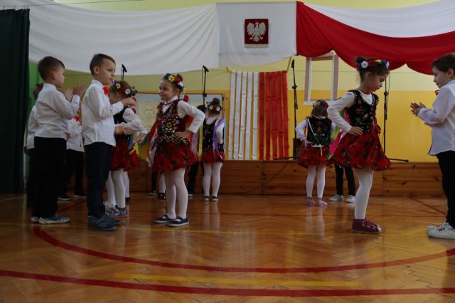 b_1024_768_0_00_images_2022_2023_Wydarzenia_3maja_342390334_740369187735321_7100713291973817424_n